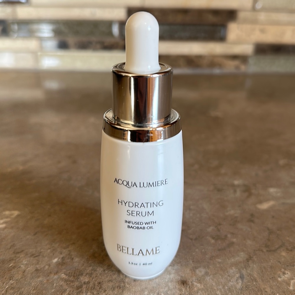Bellame Hydrating serum. Brand new !